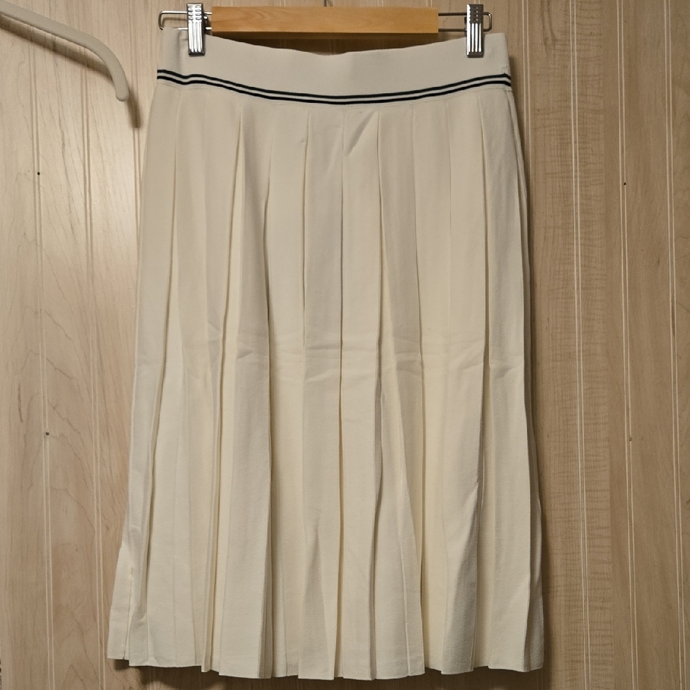 Aleeza Paris White Knit Pleated Tennis Skirt With Aleeza Strip - Picture 2 of 3